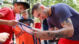 Druženje s košakašima povodom 60. rođendana Dražena Petrovića Druženje s košakašima povodom 60. rođendana Dražena Petrovića