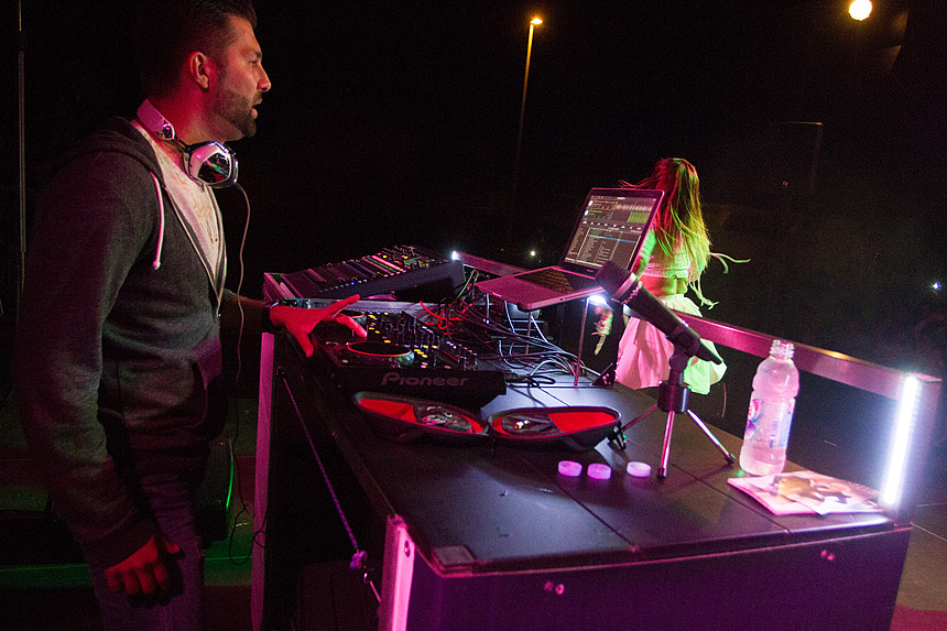 Mještani Bibinja sinoć su uživali u vrhunskom koncertu grupe Colonija na sportskom centru Crljenica Mještani Bibinja sinoć su uživali u vrhunskom koncertu grupe Colonija na sportskom centru Crljenica