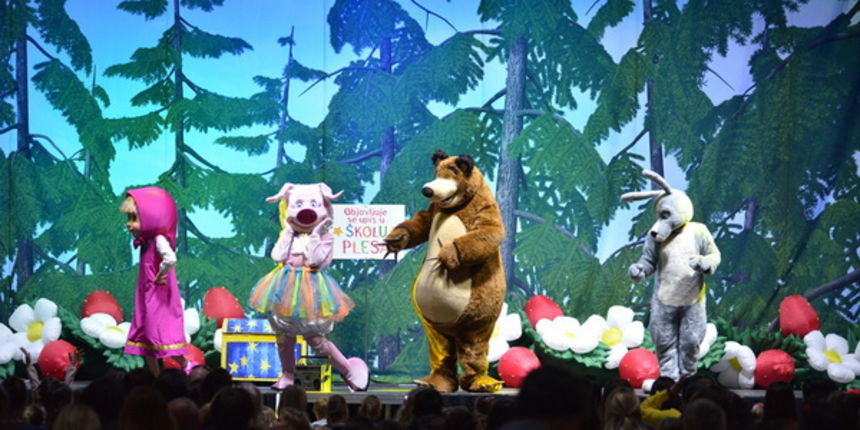 Predstava “Maša i Medvjed” moskovskog Dječjeg kazališta oduševila zadarske mališane Predstava “Maša i Medvjed” moskovskog Dječjeg kazališta oduševila zadarske mališane