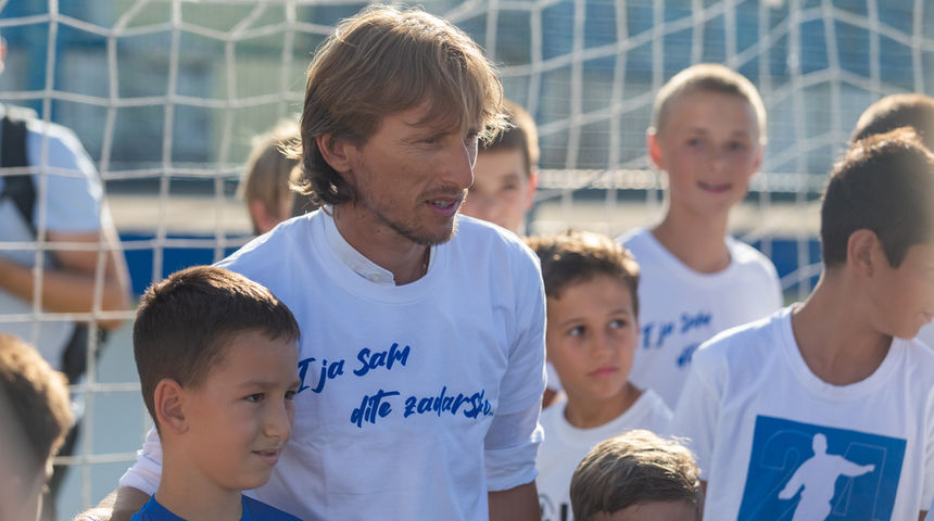 Luka Modrić posjetio HNK Zadar i družio se s djecom u Školi nogmeta Luka Modrić posjetio HNK Zadar i družio se s djecom u Školi nogmeta