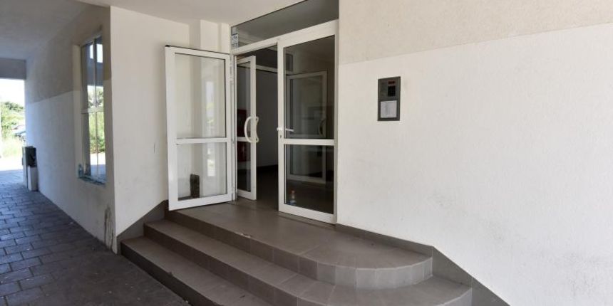 Zadar: Zgrada u kojoj je policija sinoć pronašla beživotno tijelo 49-godišnje žene, Photo: Dino Stanin/PIXSELL