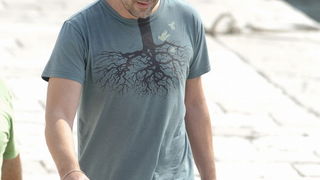 Prigradica, otok Korcula , 270911.
Glumac Javier Bardem snimljen prilikom ukrcaja u brod Majsan marke Beneteau Antares 10,80  koji ga je prebacio na svjetionik Plocica na snimanje filma “Venuto al mondo”.
Foto: Tom Dubravec /  CROPIX