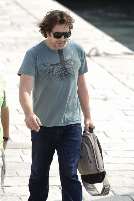 Prigradica, otok Korcula , 270911.
Glumac Javier Bardem snimljen prilikom ukrcaja u brod Majsan marke Beneteau Antares 10,80  koji ga je prebacio na svjetionik Plocica na snimanje filma “Venuto al mondo”.
Foto: Tom Dubravec /  CROPIX