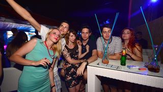 Subotnja zabava u Noštromo i Vagabundo barovima na Viru ; foto Iva Perinčić