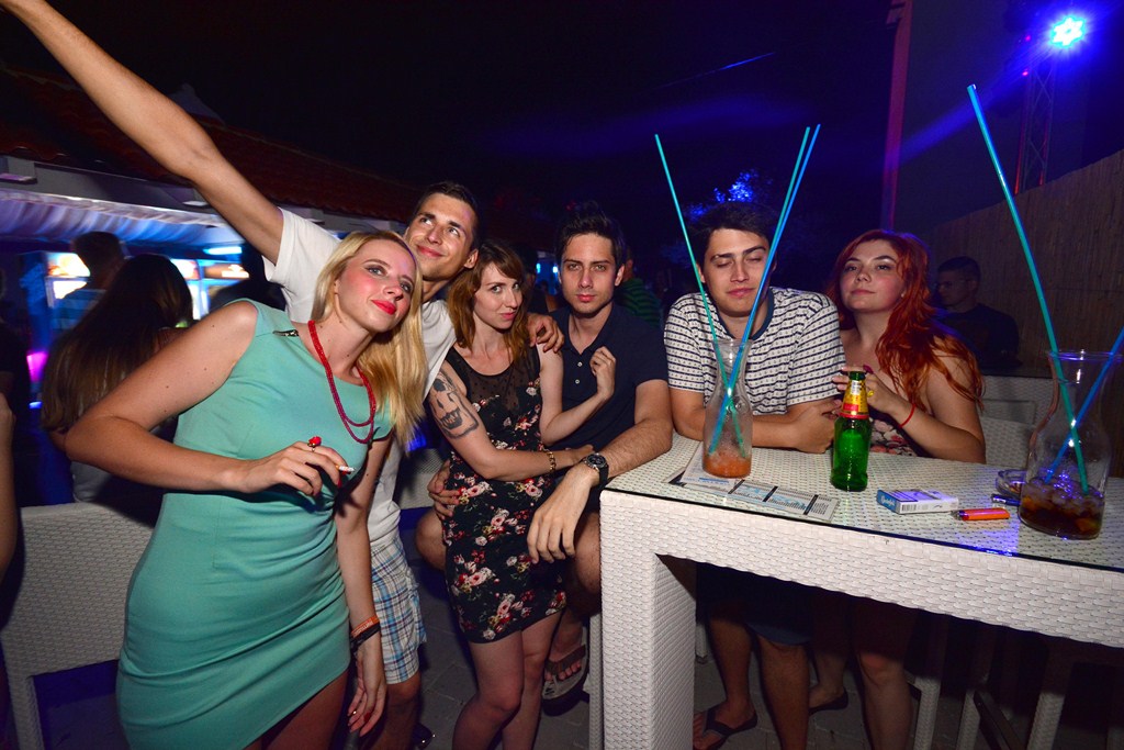 Subotnja zabava u Noštromo i Vagabundo barovima na Viru ; foto Iva Perinčić