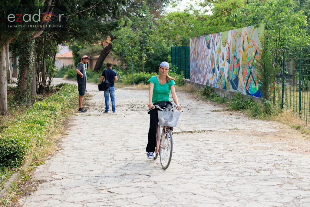 Simboličnim rušenjem zida započeo je urbani festival KvartArt na Voštarnici