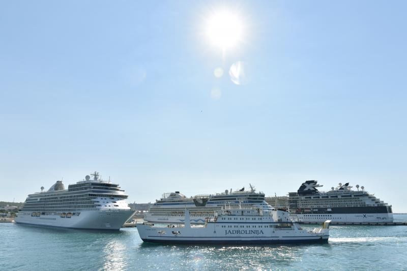 Tri megakruzera s preko 5 tisuća putnika uplovili u novu luku u Gaženici. Photo: Dino Stanin/PIXSELL Tri megakruzera s preko 5 tisuća putnika uplovili u novu luku u Gaženici. Photo: Dino Stanin/PIXSELL