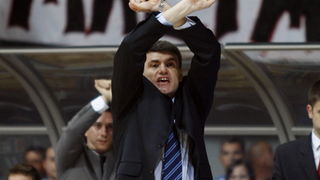 Zadar, 080610.
Dvorana Kresimir Cosic.
Cetvrta finalna kosarkaska utkmica izmedju Zadra i Cibone.
Na fotografiji: trener Cibone Velimir Perasovic.
Foto: Jure Miskovic / CROPIX Zadar, 080610.
Dvorana Kresimir Cosic.
Cetvrta finalna kosarkaska utkmica izmedju Zadra i Cibone.
Na fotografiji: trener Cibone Velimir Perasovic.
Foto: Jure Miskovic / CROPIX