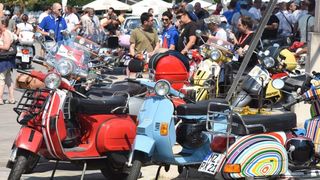 U Biogradu na moru zapoceo je Vespa World Days 2015 koji traje od 11-14. lipnja. Ocekuje se dolazak 5000 vozaca iz 32 zemlje. Photo: Hrvoje Jelavic/PIXSELL U Biogradu na moru zapoceo je Vespa World Days 2015 koji traje od 11-14. lipnja. Ocekuje se dolazak 5000 vozaca iz 32 zemlje. Photo: Hrvoje Jelavic/PIXSELL