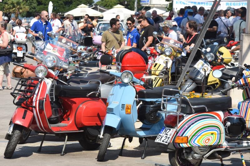 U Biogradu na moru zapoceo je Vespa World Days 2015 koji traje od 11-14. lipnja. Ocekuje se dolazak 5000 vozaca iz 32 zemlje. Photo: Hrvoje Jelavic/PIXSELL U Biogradu na moru zapoceo je Vespa World Days 2015 koji traje od 11-14. lipnja. Ocekuje se dolazak 5000 vozaca iz 32 zemlje. Photo: Hrvoje Jelavic/PIXSELL