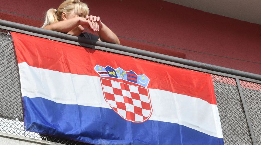 Zastava na balkonu (prozor) Zastava na balkonu (prozor)