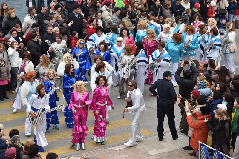 Karnevalska povorka okupila se na parkiralistu kod ‘Ljepotice’ a potom je krenula prema sredisnjem gradskom Trgu. Photo: Dino Stanin/PIXSELL