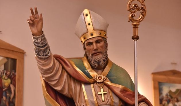 Kistanje: Zadarski nadbiskup Želimir Puljić blagoslovio relikvije sv. Nikole. Foto: Hrvoje Jelavić/PIXSELL