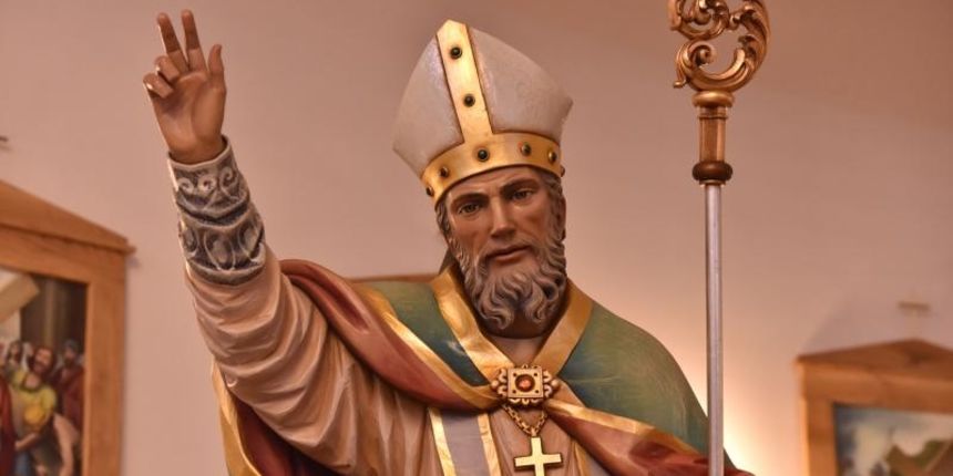 Kistanje: Zadarski nadbiskup Želimir Puljić blagoslovio relikvije sv. Nikole. Foto: Hrvoje Jelavić/PIXSELL