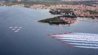 Krila Oluje i Red Arrows preletjeli iznad Zadarskog kanala