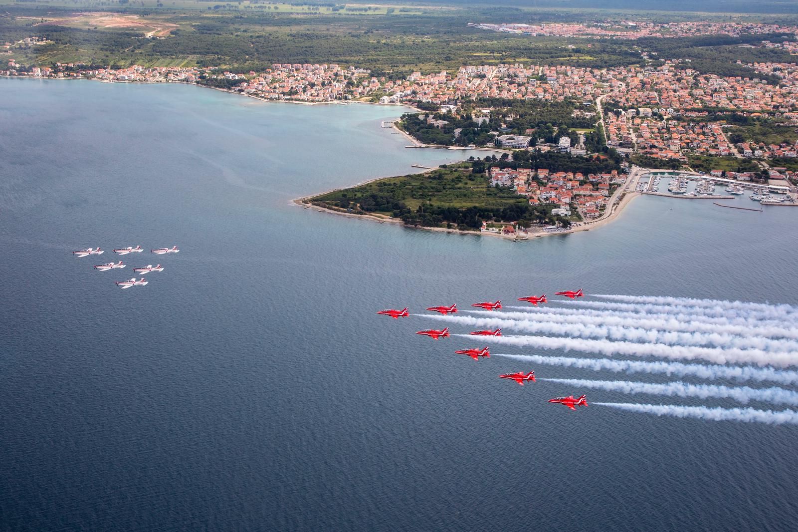 Krila Oluje i Red Arrows preletjeli iznad Zadarskog kanala