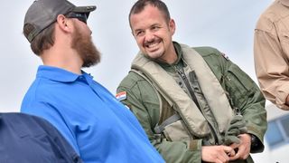 U Zracnoj bazi Zemunik odrzana je prezentacija pocetka letacke obuke na helikopterima OH-58D Kiowa Warrior koji su donacija americke vojske. Prezentaciji je naocio ministar obrane RH Damir Krsticevic koji je sudjelovao u trenaznom letu