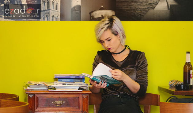 Đir po gradu, petak 20. listopada 2017. Knjige, čitanje, čitateljka