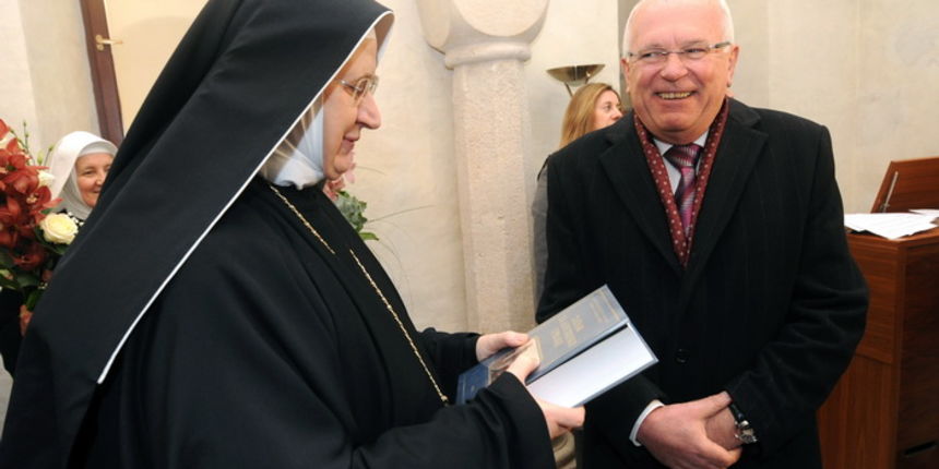 Zadar, 150112.Povodom dana Sv. Stosije gradonacelnik dr. Zvonimir Vrancic, tradicionalno je posjetio benediktinke u samostanu sv. Marije, razmijenio darove, cestitao imendan opatici Anastaziji Cizmin i odrzao prigodan govor. U katedrali Svete Stosije odr