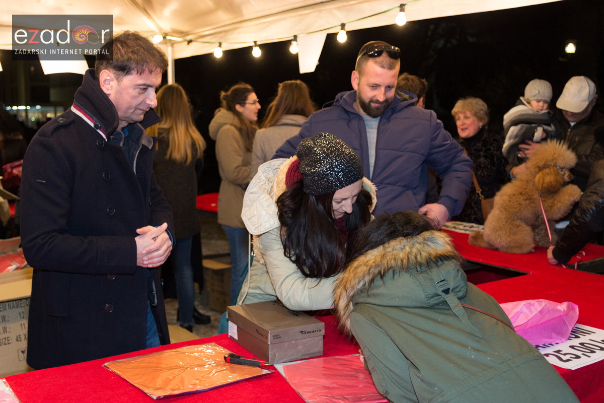 Humanitarni svjetlosni spektakl “Zaželi ljubav” na zadarskom Forumu, 18. veljače 2017. Humanitarni svjetlosni spektakl “Zaželi ljubav” na zadarskom Forumu, 18. veljače 2017.
