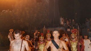 Split, 200812.
Tradicionalni “Dani Dioklecijana” koji se u Splitu uprilicuju zadnjih godina dozivljavaju svoju ekspanziju svake godine pa se tako i na vecerasnjoj manifestaciji zatvaranja natiskao prepun Peristil gdje se car Dioklecijan oprostio od svojih Split, 200812.
Tradicionalni “Dani Dioklecijana” koji se u Splitu uprilicuju zadnjih godina dozivljavaju svoju ekspanziju svake godine pa se tako i na vecerasnjoj manifestaciji zatvaranja natiskao prepun Peristil gdje se car Dioklecijan oprostio od svojih