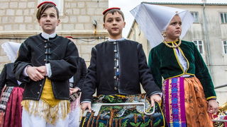 Paški zimski karneval 2017.- Maškarane skupine u karnevalskoj povorci Paški zimski karneval 2017.- Maškarane skupine u karnevalskoj povorci