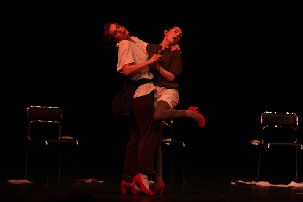 Kazalište KNAP i Umjetnička organizacija Kravice, predstava “Glumice&to”; foto Iva Perinčić Kazalište KNAP i Umjetnička organizacija Kravice, predstava “Glumice&to”; foto Iva Perinčić