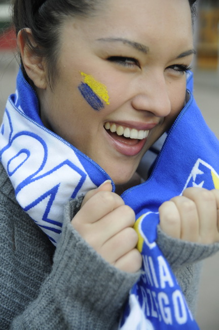 Zenica,181109.
Atmosfera uoci utakmice za odlazak na SP u nogometu izmedju Bosne i Hercegovine i Portugala. Navijaci Bosne i Hercegovine su spremni za navijanje.
Foto: Dado Ruvic / CROPIX