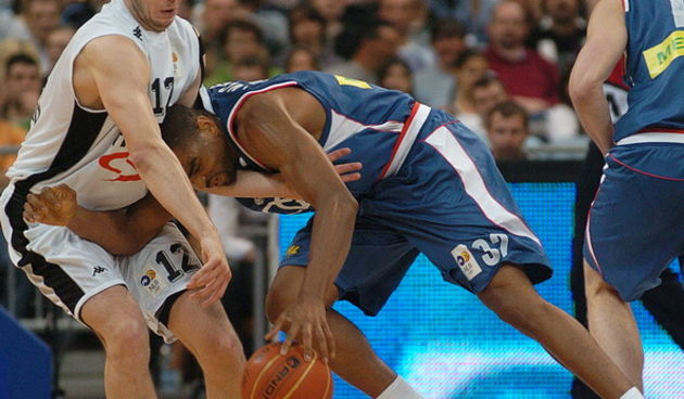 Beograd, 180409.
Kosarka finale jadranske lige Partizan – Cibona.
Na fotografiji: Novica Velickovic i Alan Anderson.
Foto: Aleksandar Dimitrijevic / Cropix