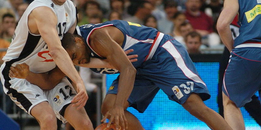 Beograd, 180409.
Kosarka finale jadranske lige Partizan – Cibona.
Na fotografiji: Novica Velickovic i Alan Anderson.
Foto: Aleksandar Dimitrijevic / Cropix Beograd, 180409.
Kosarka finale jadranske lige Partizan – Cibona.
Na fotografiji: Novica Velickovic i Alan Anderson.
Foto: Aleksandar Dimitrijevic / Cropix