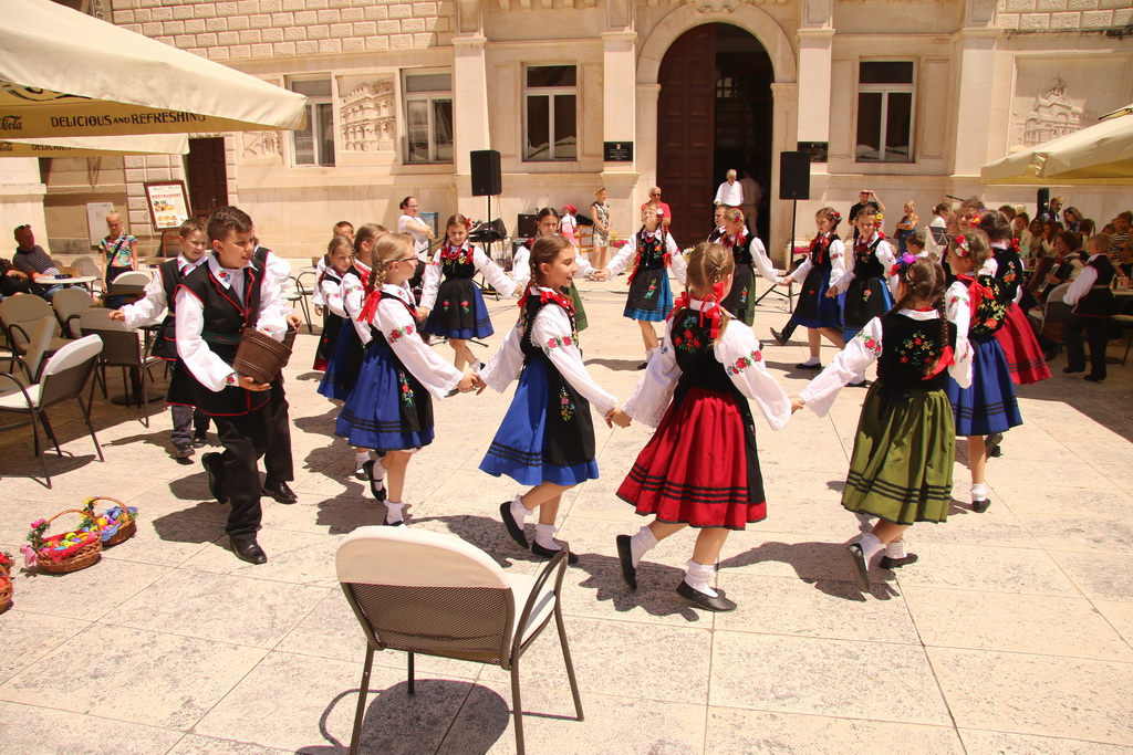 OŠ Zadarski otoci, učenici na Narodnom trgu