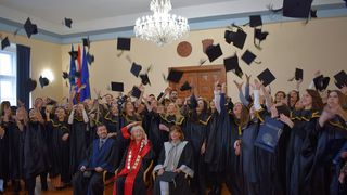 Na Sveučilištu u Zadru promovirano 160 magistrica i magistara Na Sveučilištu u Zadru promovirano 160 magistrica i magistara