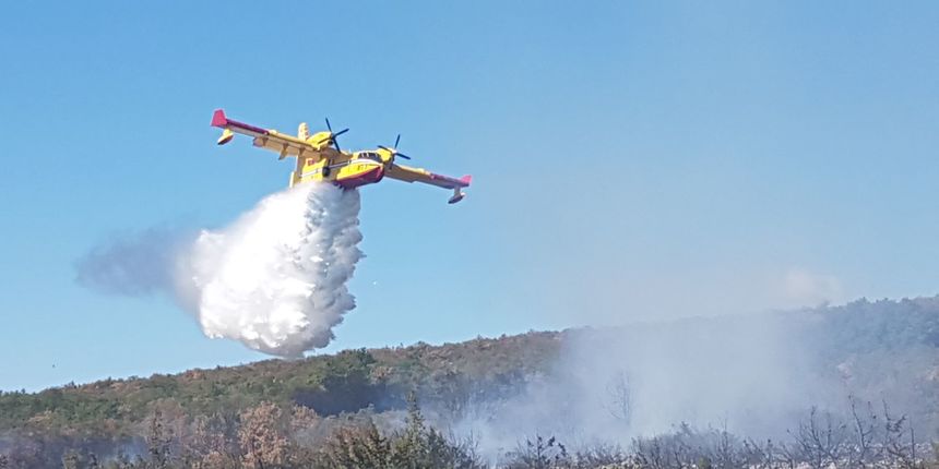 Kanader, požar, vatra Kanader, požar, vatra