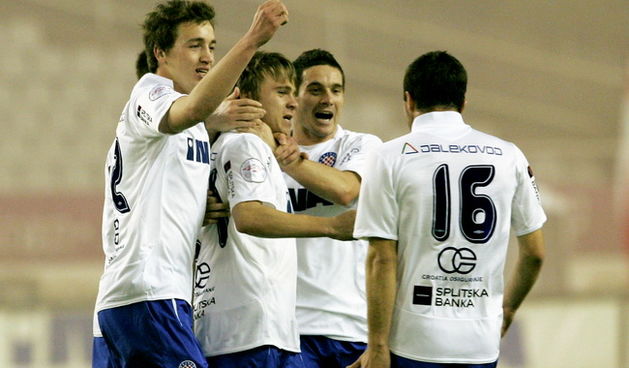 Split, 100410.  Stadion na Poljudu. T com, 1.HNL, 24. kolo, susret izmedju  NK Hajduka i NK Cibalie. Na slici: Mario Ticinovic (sredina) slavi gol sa suigracima Foto: Jakov Prkic / CROPIX
