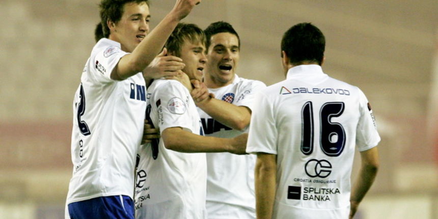 Split, 100410.  Stadion na Poljudu. T com, 1.HNL, 24. kolo, susret izmedju  NK Hajduka i NK Cibalie. Na slici: Mario Ticinovic (sredina) slavi gol sa suigracima Foto: Jakov Prkic / CROPIX