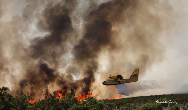 Lokaliziran požar kod Košljuna na otoku Pagu