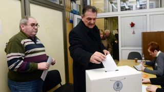 Vodotoranj, Varazdin – Predsjednik Narodne stranke – reformisti Radimir Cacic sa suprugom Marijom izasao je na glasovanje u drugom krugu predsjednickih izbora. Photo: Marko Jurinec/PIXSELL Vodotoranj, Varazdin – Predsjednik Narodne stranke – reformisti Radimir Cacic sa suprugom Marijom izasao je na glasovanje u drugom krugu predsjednickih izbora. Photo: Marko Jurinec/PIXSELL