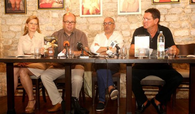 U caffe baru Atrij odrzana je konferencija za medije na kojoj je najavljen koncert svjetske glazbene dive Noa. U sklopu 20. Zadarskog kazalisnog ljeta, 4. srpnja, na Poljani Sime Budinica, po prvi puta u Hrvatskoj, nastupit ce izraelska ali i svjetska gl