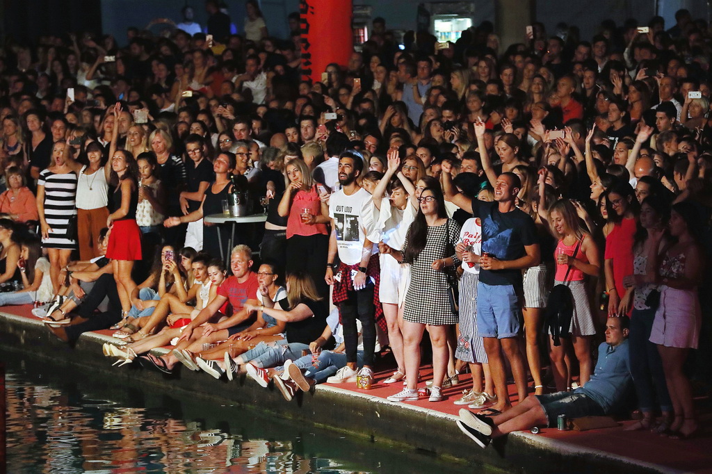 Čudesna Doris Dragović oduševila u Biogradu na Moru Čudesna Doris Dragović oduševila u Biogradu na Moru