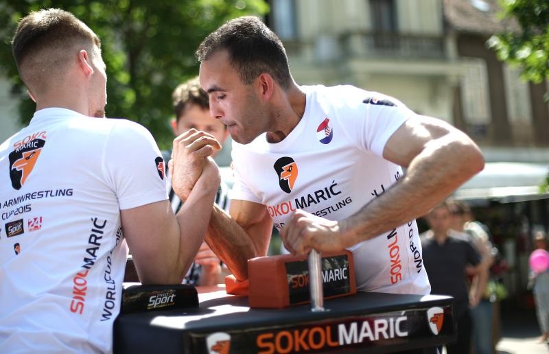 Na Cvjetnom trgu održan Svjetski kup u obaranju ruke Sokol Marić 2015, Foto: PIXSELL/Sanjin Strukić Na Cvjetnom trgu održan Svjetski kup u obaranju ruke Sokol Marić 2015, Foto: PIXSELL/Sanjin Strukić