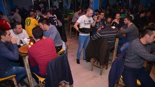 Famous Bar: 1. kolo Lige sportskog kviza “Nogometne ikone” 27. listopada 2016. Foto. Iva Perinčić Famous Bar: 1. kolo Lige sportskog kviza “Nogometne ikone” 27. listopada 2016. Foto. Iva Perinčić