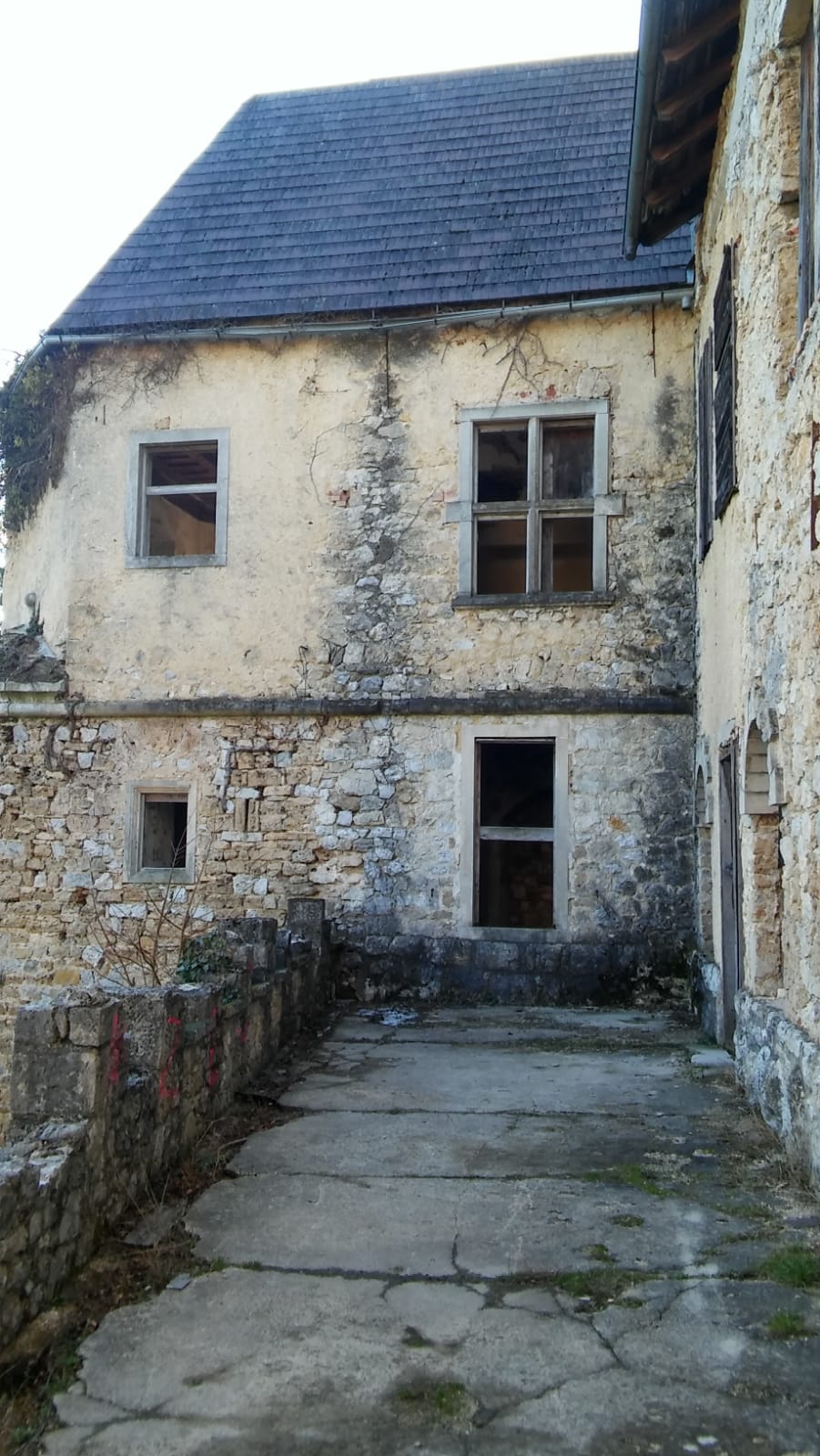 Prijepodne u Cazinu, Kostelski buk i posjet tvrđavi Ostrožac