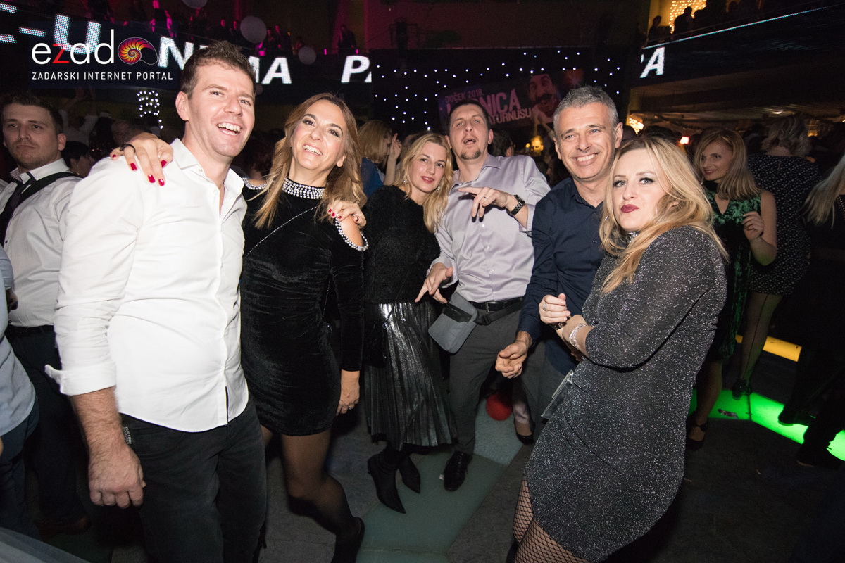 Ludnica u Saturnusu: Najbolji doček u svemiru i šire Ludnica u Saturnusu: Najbolji doček u svemiru i šire