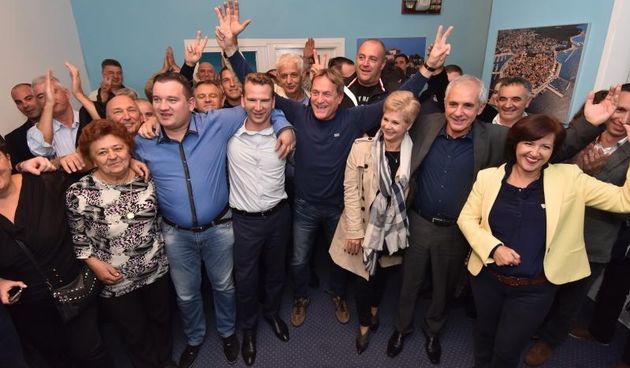 Praćenje izbornih rezultata u stožeru zadarskog HDZ-a, Foto: Dino Stanin/PIXSELL