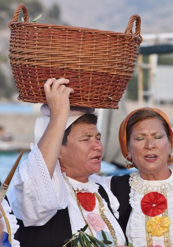 Krapanj: Održana tradicionalna ženska regata gajeta na vesla. Photo: Hrvoje Jelavić/PIXSELL Krapanj: Održana tradicionalna ženska regata gajeta na vesla. Photo: Hrvoje Jelavić/PIXSELL
