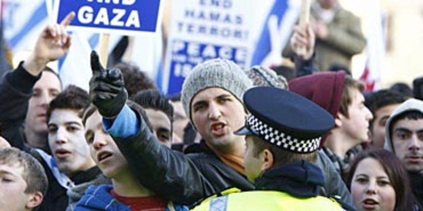 Prosvjedi – London (Foto: Reuters) Prosvjedi – London (Foto: Reuters)