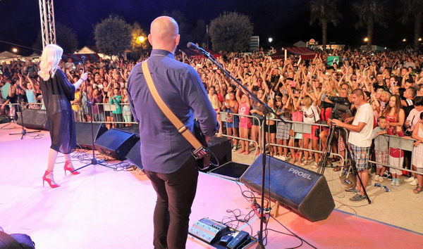 Virska noć 2016: Jelena Rozga i spektakularni vatromet za 25 tisuća fanova. Foto: Virski list