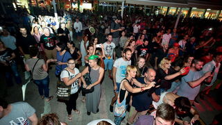 U povodu 4. rođendana Boutique hostela Forum, “najpristojniji mogući” riječki Let 3 održao je fenomenalan koncert na antičkom Forumu