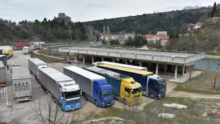 Orkanska bura na istom mjestu na cesti Gračac – Zaton Obrovački prevrnula dva kamiona