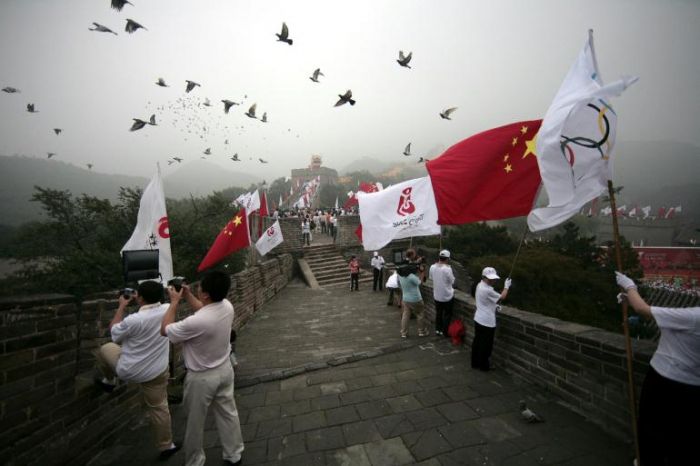 Olimpijska baklja na kineskom zidu